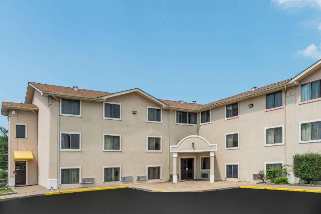 Quality Inn & Suites Earth City Exterior foto