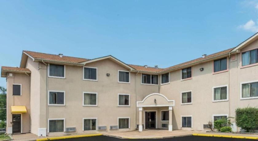Quality Inn & Suites Earth City Exterior foto